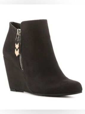 BCBG Paris Wyno Black Suede Wedge Booties - Size7 - NEW